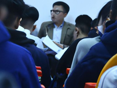 笔记本排线的位置在哪里？