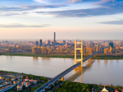 铝合金门及铝合金门窗价格多少钱一平方米？