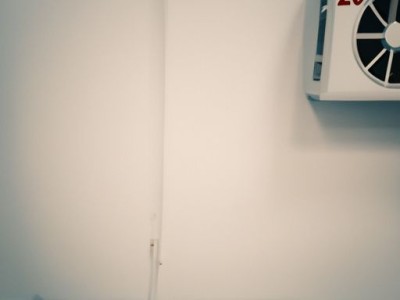 空调主板保险在哪个位置及空调主板保险在哪个位置图解