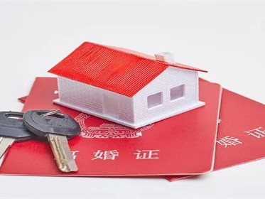 房产证上有夫妻两个人的名字离婚了怎么办