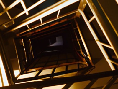 女生带貔?n哪个手上（女生带貔恘带那只手）