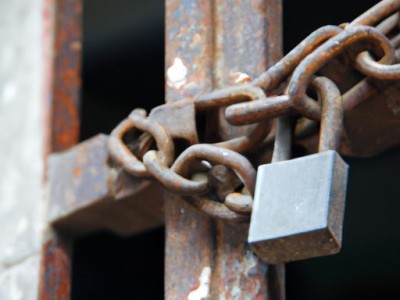 遥控门锁及其解锁方法