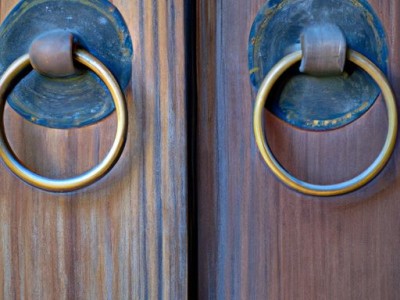 遥控卷帘门及遥控卷帘门钥匙按了没反应，可能的原因及解决方法