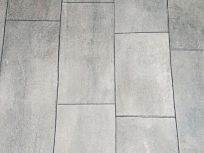 自热地板是如何发热的？