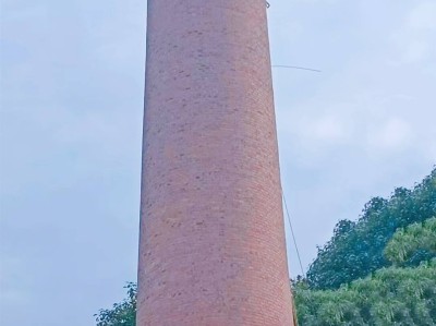80米烟囱粉刷及爬梯维修
