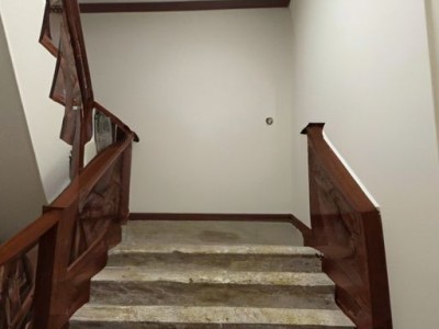 面漆和地板哪个先做好？