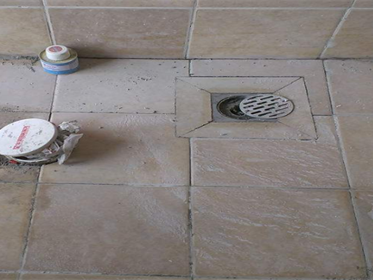 卫生间漏水不砸砖注胶可靠吗