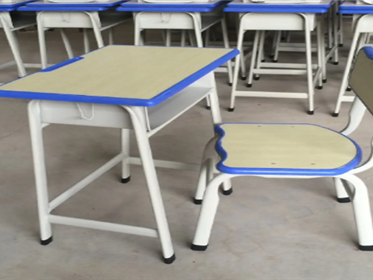 课桌大约高多少厘米