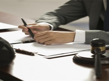 房屋出现裂缝找谁投诉