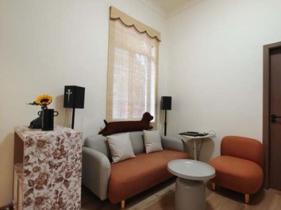 哪个酒店有晚餐的（哪个酒店有晚餐的英文）