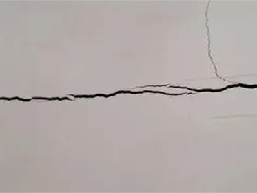 因施工导致房屋开裂损坏怎么赔偿