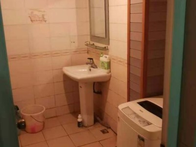 金舵瓷砖（金舵瓷砖是几线品牌）