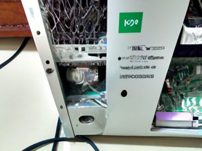 电脑主机箱电源在哪个位置及电脑主机箱电源在哪个位置好