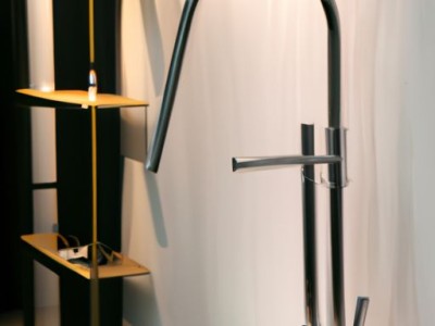 如何选择浴室角架及安装高度？