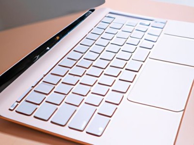 如何选择适合自己的床上电脑桌？床上电脑桌买什么样的比较好？