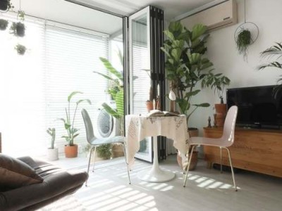 这家23年旧房改造花2万，搬空旧家具，84平一进门温馨到让人羡慕（旧房子改造新家）