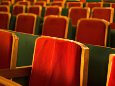 如何选择适合的礼堂椅？——礼堂椅厂家的建议