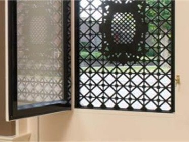 入户门开窗通风开上边还是开下边