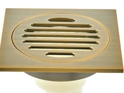 卫生间的地漏没选对，污水溢出还返臭，真是糟糕透顶了！