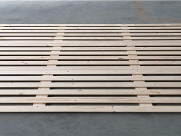 宿舍床板一动就响怎么办