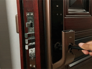 门锁坏了打不开怎么办