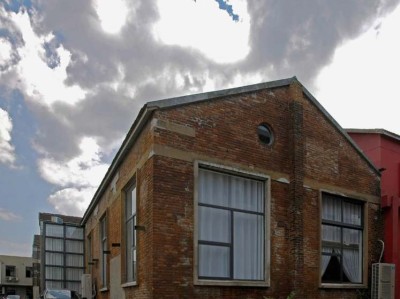 超级改造王真的不算牛，看看这个老工厂改造浮沉办公室！（超级大改造）