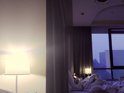 晚上睡觉开空调哪个好及晚上睡觉开空调什么模式好