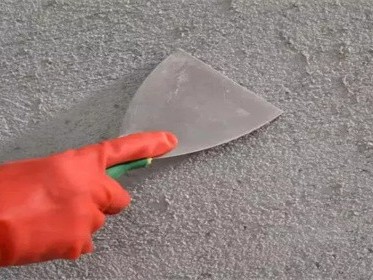 水泥标号不够墙面掉沙怎么办