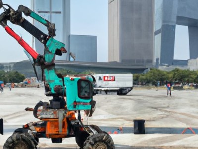 扫地机器人和吸尘器哪个实用？