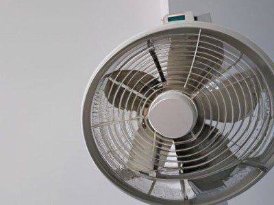 空调和电扇哪个容易感冒及风扇伤人还是空调伤人