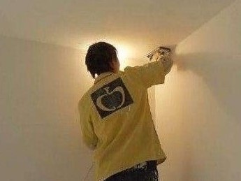 求粉刷室内墙壁的详细步骤