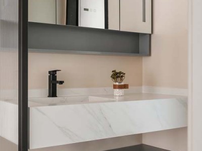 城管化身“粉刷匠”涂鸦桥墩现原貌