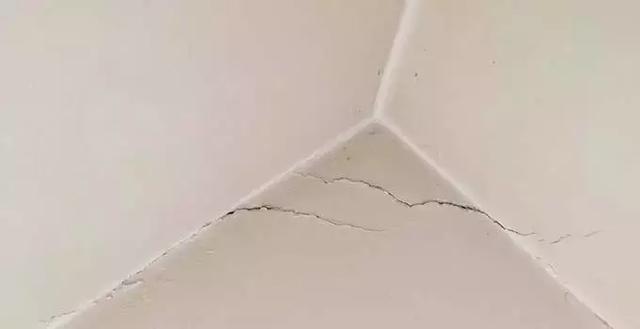 旧房出现墙面问题的因素,墙面翻新施工流程 超实用的墙面处理流程,春季装修必须看!