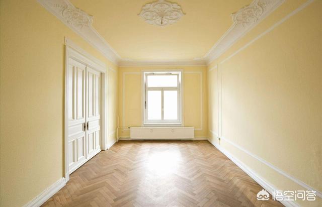 装修是贴壁纸，壁布，刷漆，哪个性价比高，后期好维护？