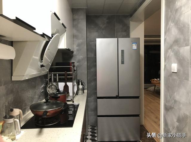 坚持全屋贴墙布,他们家新房装出了“艺术感”,美观耐看不复杂 坚持全屋贴墙布,他们家新房装出了“艺术感”,美观耐看不复杂