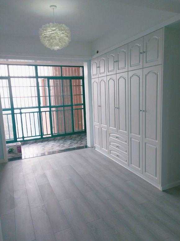 新房目前花了11万,最后悔的是贴墙布,一屋子都是难闻的味道 新房目前花了11万,最后悔的是贴墙布,一屋子都是难闻的味道