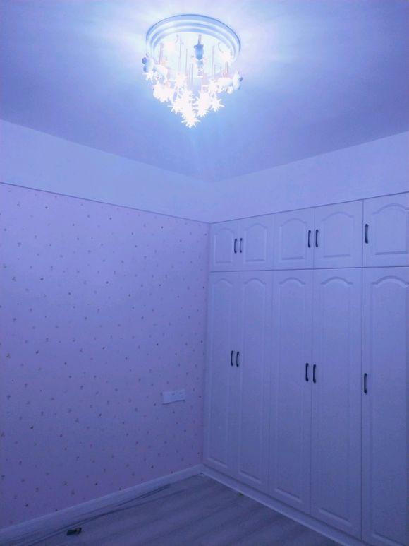 新房目前花了11万,最后悔的是贴墙布,一屋子都是难闻的味道 新房目前花了11万,最后悔的是贴墙布,一屋子都是难闻的味道