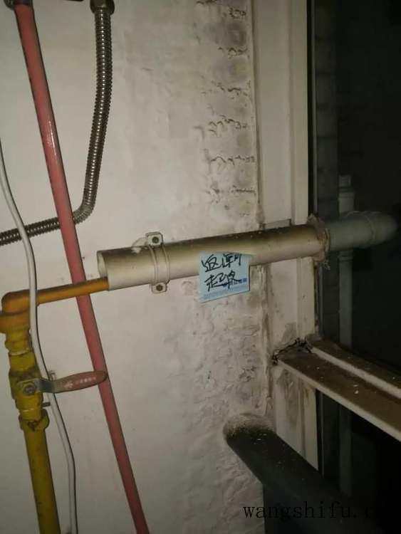 墙面返潮脱皮怎么办？（墙面返潮脱皮怎么办呢）