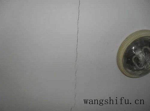 二手房墙面开裂无外乎的几个原因...（二手房墙面开裂怎么回事）