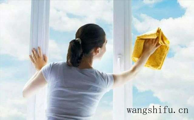 为什么壁布一擦一块印？脏了该如何正确的清洁？经验分享 墙面贴壁纸 第6张 为什么壁布一擦一块印？脏了该如何正确的清洁？经验分享 墙面贴壁纸 粉刷匠第6张