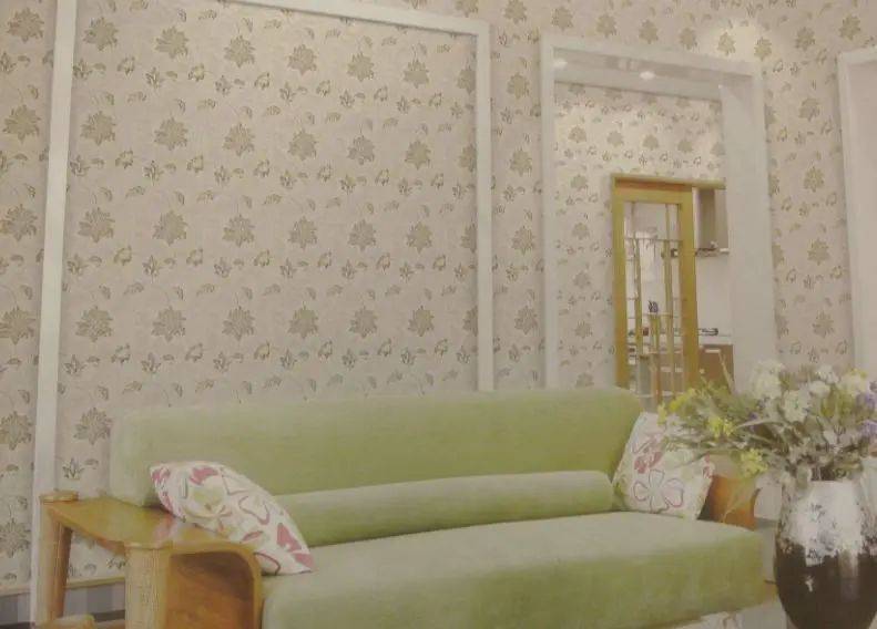 家里装修别贴墙纸了，现在都流行用无缝壁布来替代，既美观又防潮