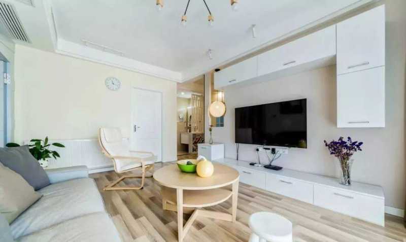 电视背景墙应该这样设计，你家只是电视挂墙上！