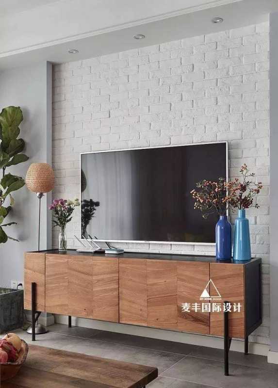 电视背景墙应该这样设计，你家只是电视挂墙上！