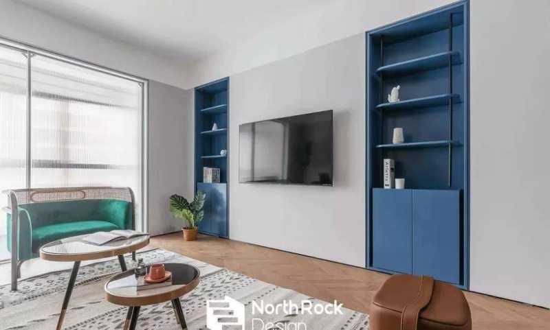 电视背景墙应该这样设计，你家只是电视挂墙上！