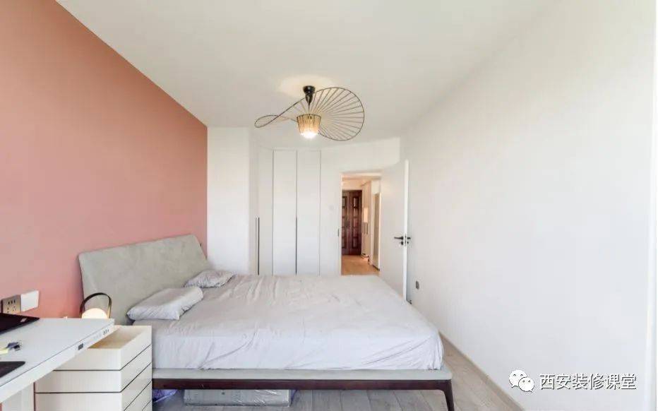 卧室背景刷乳胶漆？因为不想做健康杀手