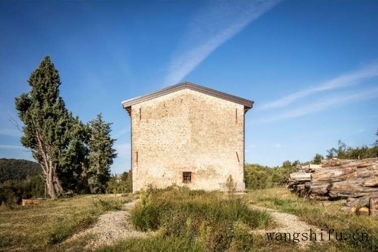 翻新的谷仓，软硬兼得的工作室｜旧房改造 旧房翻新 第2张 翻新的谷仓，软硬兼得的工作室｜旧房改造 旧房翻新 粉刷匠第2张