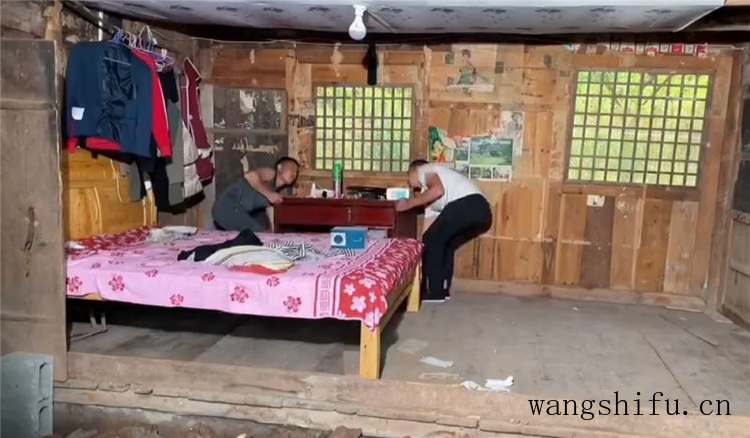 他用1个月时间，将乡下废旧木屋，变成舒适小家，住后不想回城里 旧房翻新 第1张 他用1个月时间，将乡下废旧木屋，变成舒适小家，住后不想回城里 旧房翻新 粉刷匠第1张