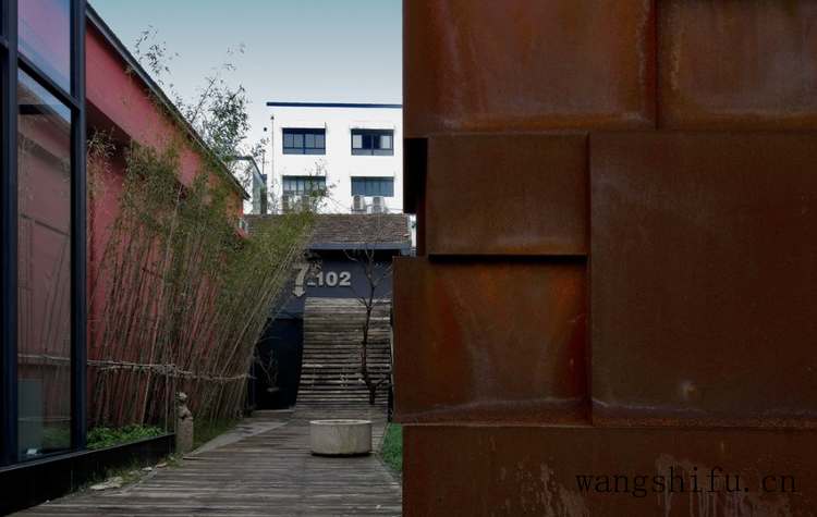 超级改造王真的不算牛，看看这个老工厂改造浮沉办公室！ 旧房翻新 第2张 超级改造王真的不算牛，看看这个老工厂改造浮沉办公室！ 旧房翻新 粉刷匠第2张