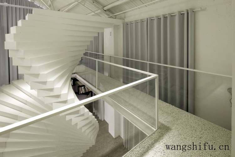 超级改造王真的不算牛，看看这个老工厂改造浮沉办公室！ 旧房翻新 第15张 超级改造王真的不算牛，看看这个老工厂改造浮沉办公室！ 旧房翻新 粉刷匠第15张