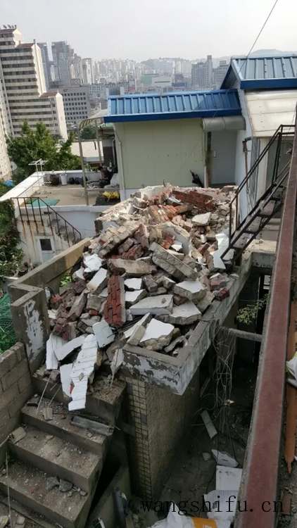 荒废10年老房，5个月爆改成双层别墅，有院有露台 旧房翻新 第3张 荒废10年老房，5个月爆改成双层别墅，有院有露台 旧房翻新 粉刷匠第3张